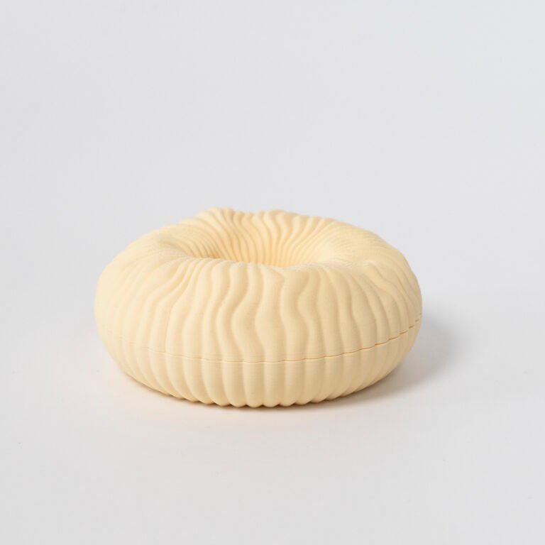 Wavy Donut Box Buttery - Re - leaf