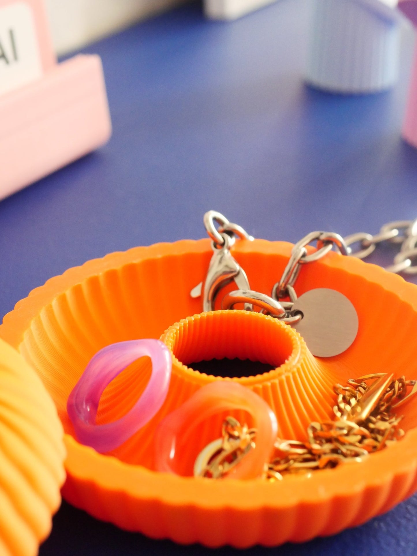 Wavy Donut Box Orange - Re-leaf