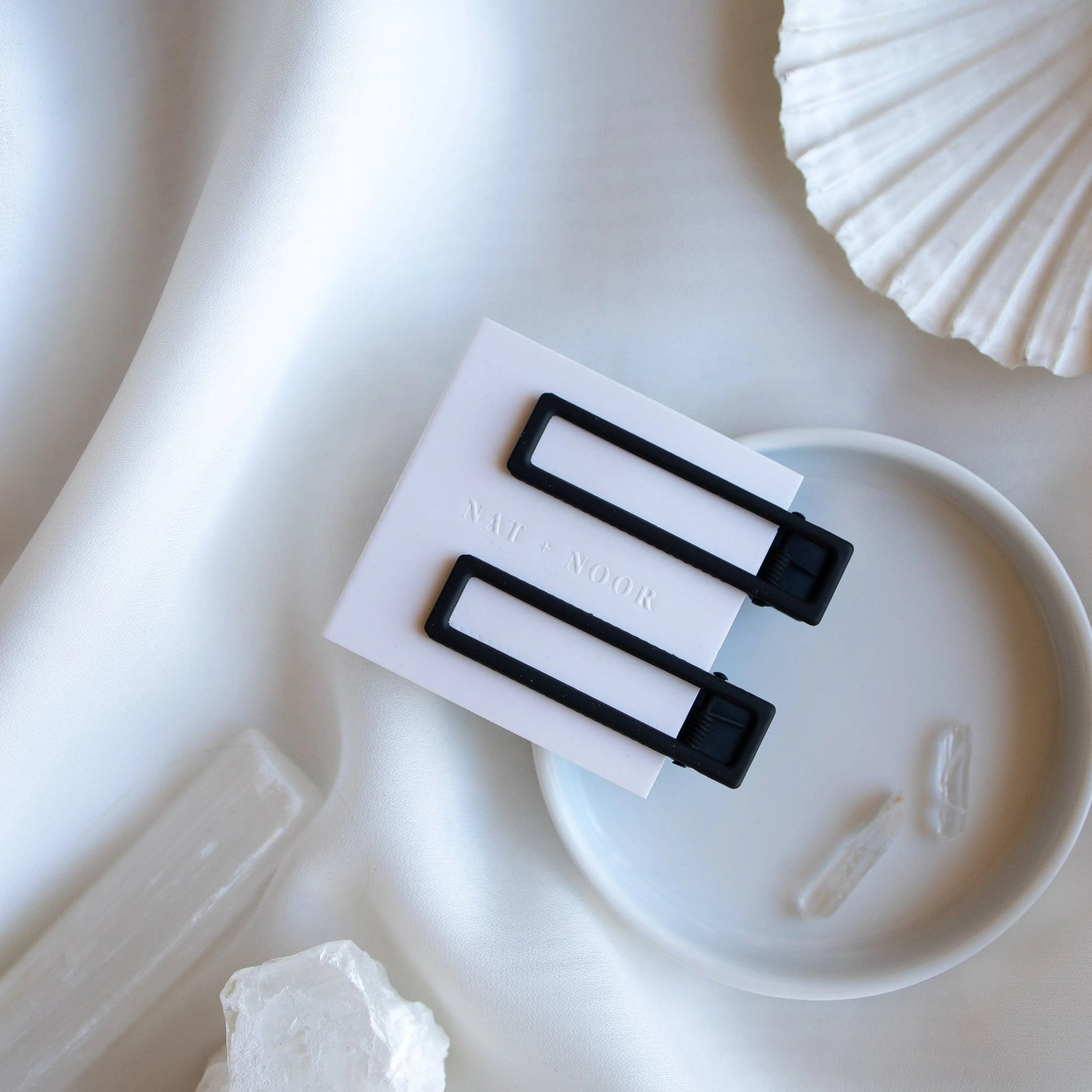 Lu Lu hair clip in black - Re - leaf